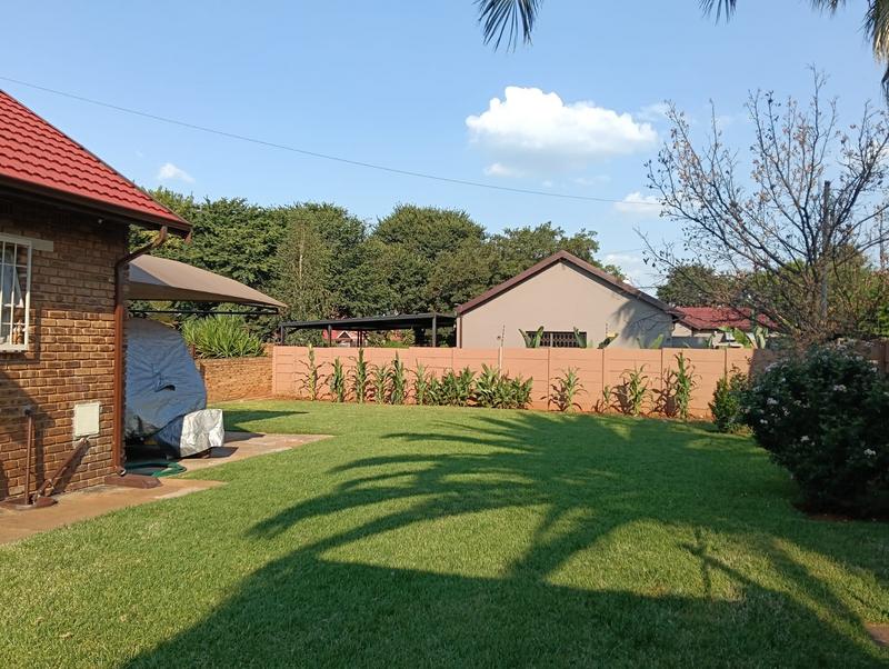 To Let 3 Bedroom Property for Rent in Petersfield Gauteng