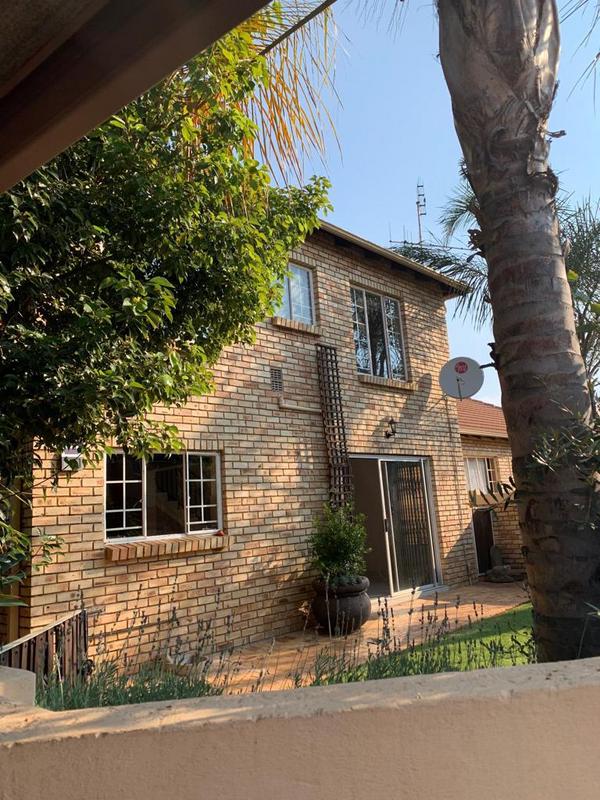 3 Bedroom Property for Sale in Heuwelsig Estate Gauteng