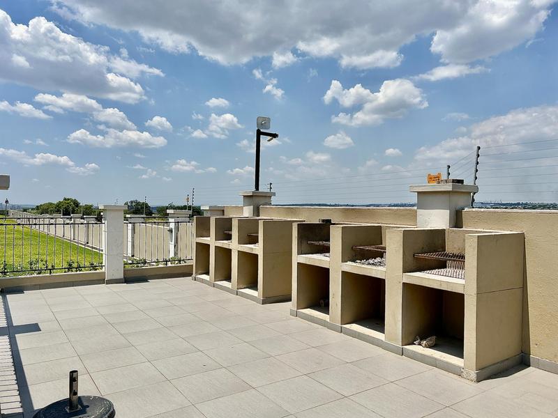1 Bedroom Property for Sale in Blue Hills Gauteng