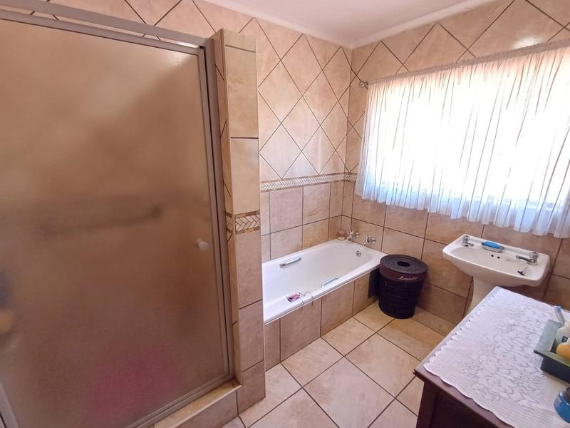 4 Bedroom Property for Sale in Theresa Park Gauteng