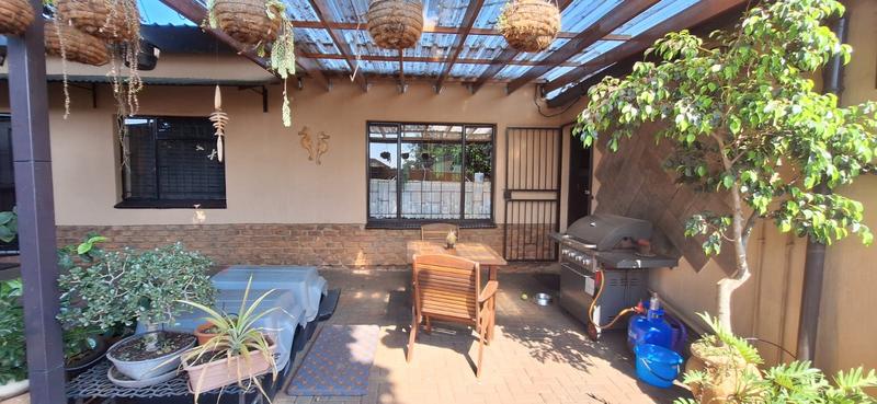 5 Bedroom Property for Sale in Pretoria Gardens Gauteng