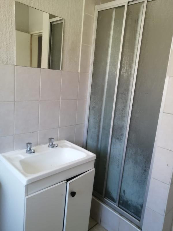 To Let 3 Bedroom Property for Rent in Vorna Valley Gauteng