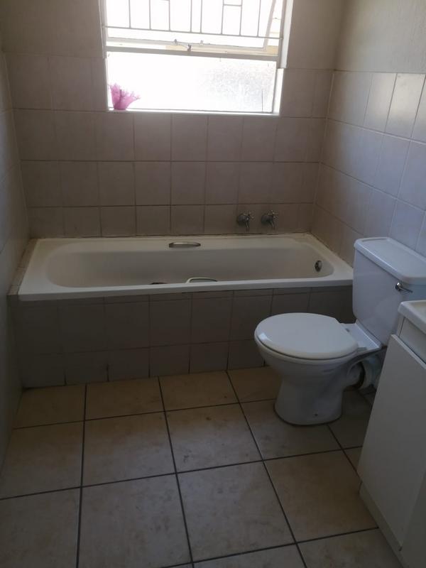 To Let 3 Bedroom Property for Rent in Vorna Valley Gauteng