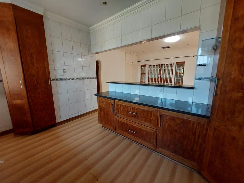 5 Bedroom Property for Sale in Waverley Gauteng