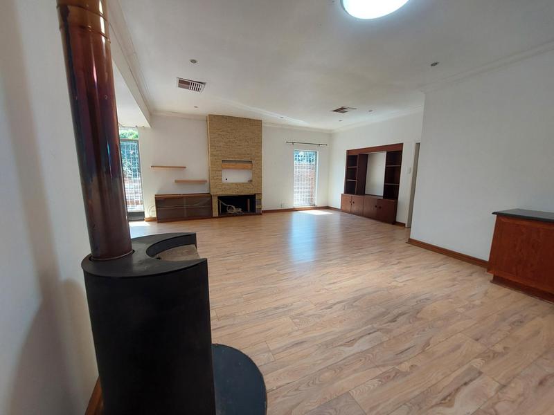 5 Bedroom Property for Sale in Waverley Gauteng