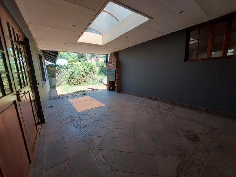 5 Bedroom Property for Sale in Waverley Gauteng