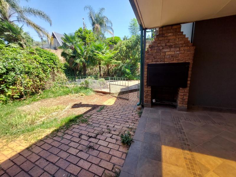 5 Bedroom Property for Sale in Waverley Gauteng