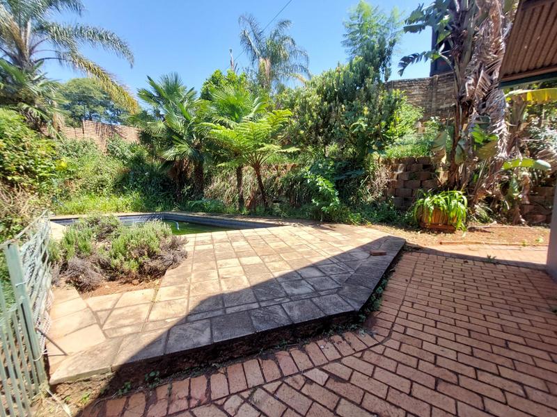 5 Bedroom Property for Sale in Waverley Gauteng