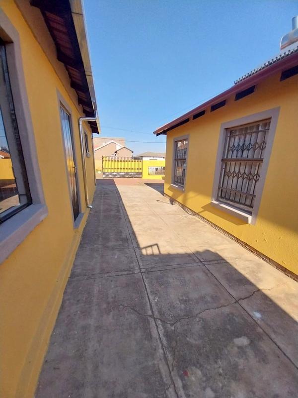 To Let 3 Bedroom Property for Rent in Devland Gauteng