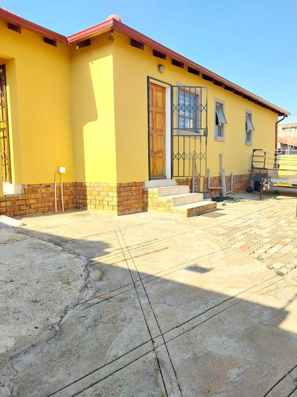 To Let 3 Bedroom Property for Rent in Devland Gauteng