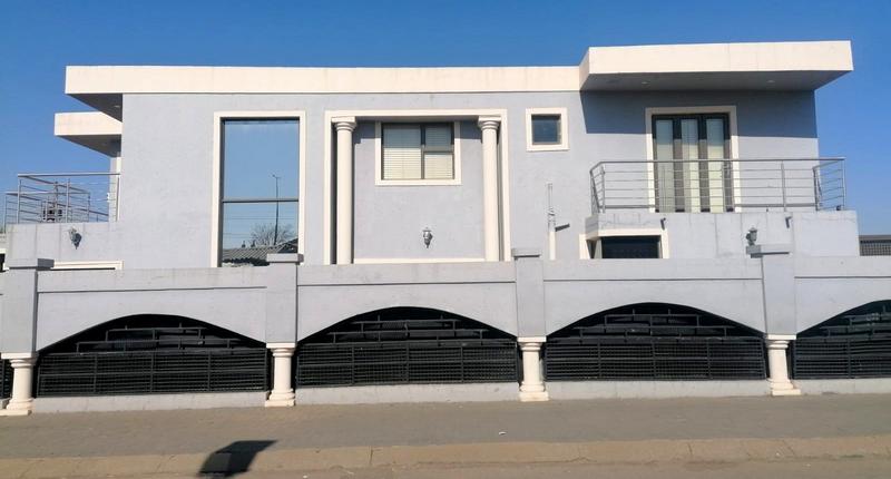 To Let 4 Bedroom Property for Rent in Dhlamini Gauteng