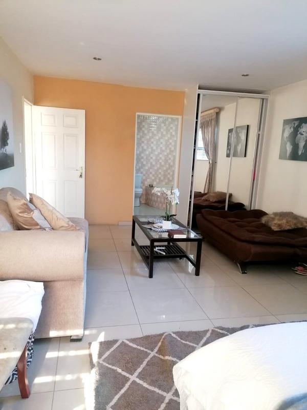 To Let 4 Bedroom Property for Rent in Dhlamini Gauteng