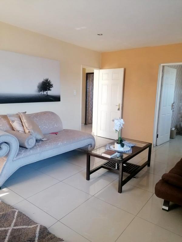 To Let 4 Bedroom Property for Rent in Dhlamini Gauteng