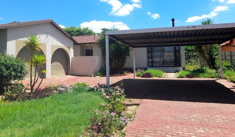 To Let 4 Bedroom Property for Rent in Witpoortjie Gauteng