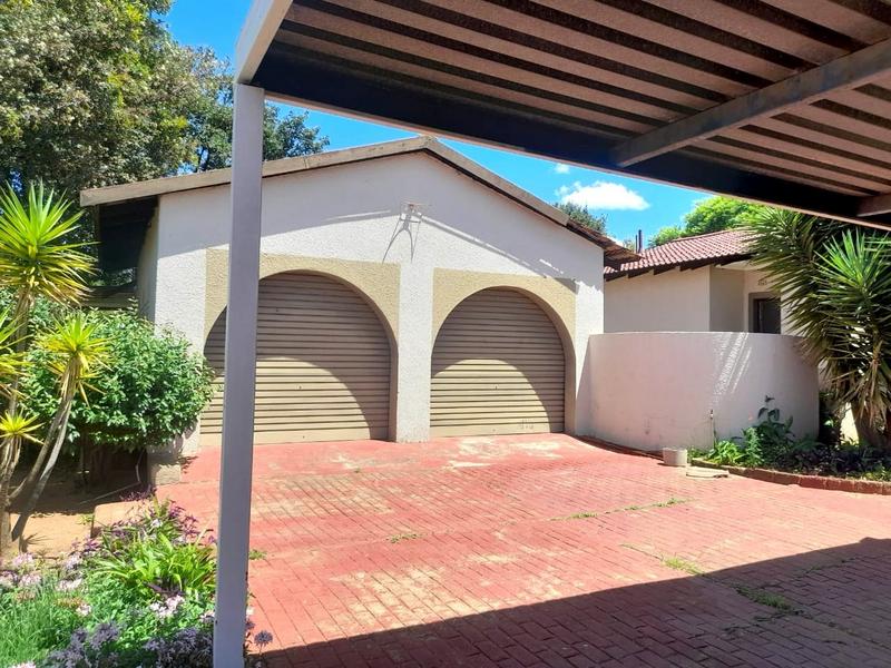 To Let 4 Bedroom Property for Rent in Witpoortjie Gauteng