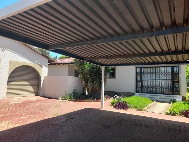 To Let 4 Bedroom Property for Rent in Witpoortjie Gauteng