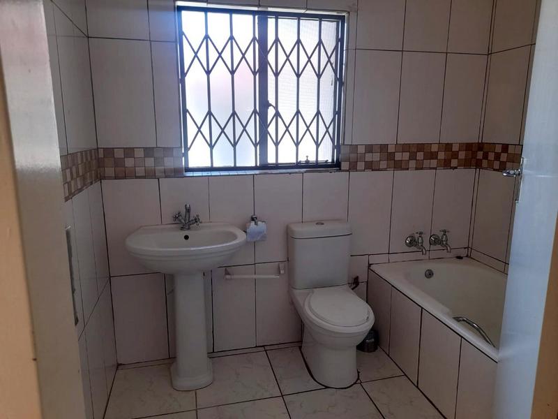 To Let 4 Bedroom Property for Rent in Witpoortjie Gauteng