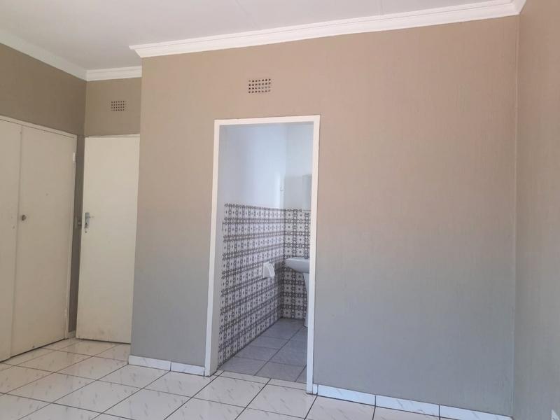 To Let 4 Bedroom Property for Rent in Witpoortjie Gauteng