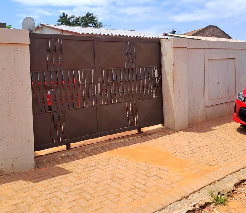 1 Bedroom Property for Sale in Bram Fischerville Gauteng