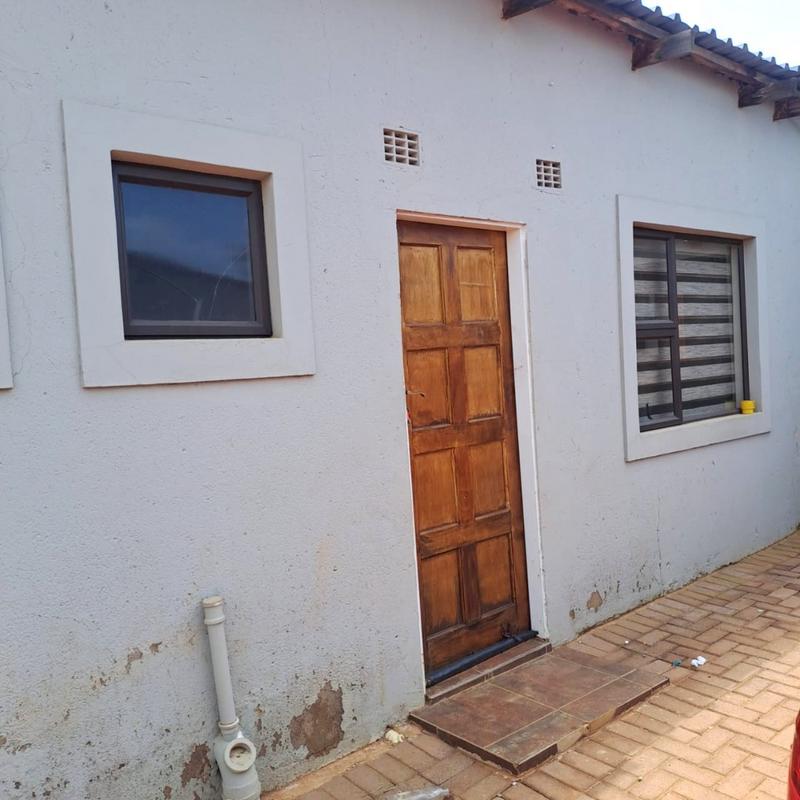 1 Bedroom Property for Sale in Bram Fischerville Gauteng