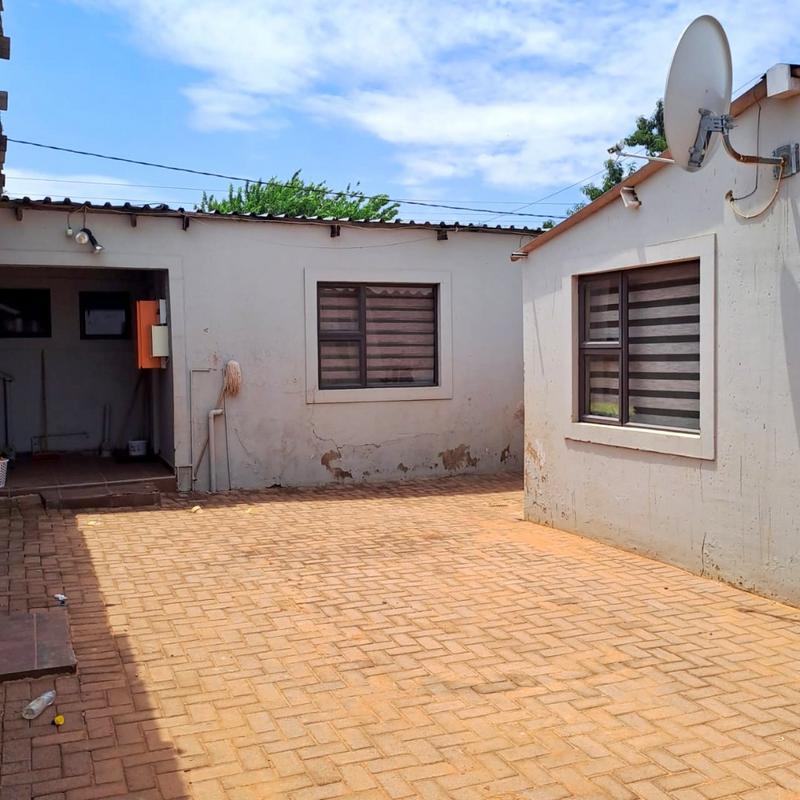 1 Bedroom Property for Sale in Bram Fischerville Gauteng