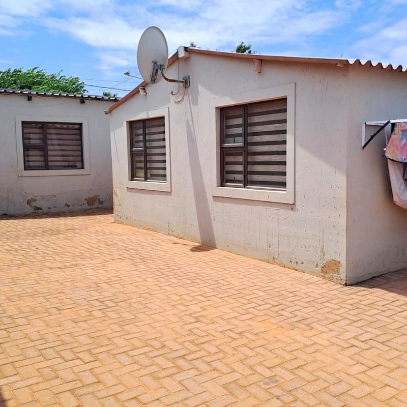 1 Bedroom Property for Sale in Bram Fischerville Gauteng