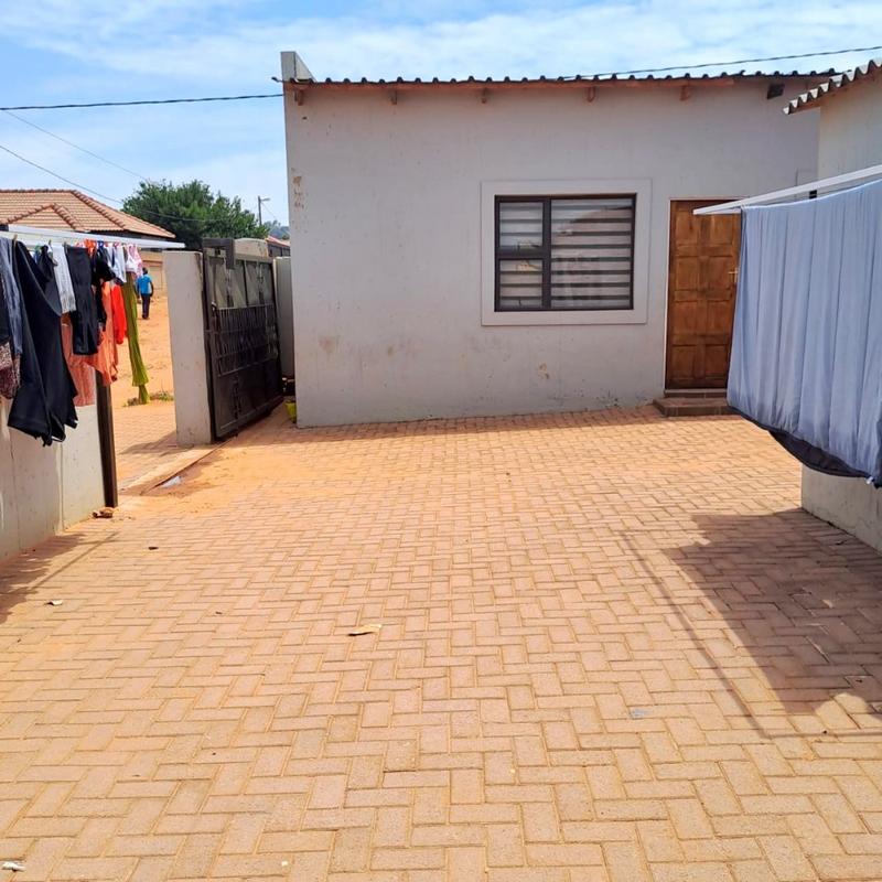 1 Bedroom Property for Sale in Bram Fischerville Gauteng