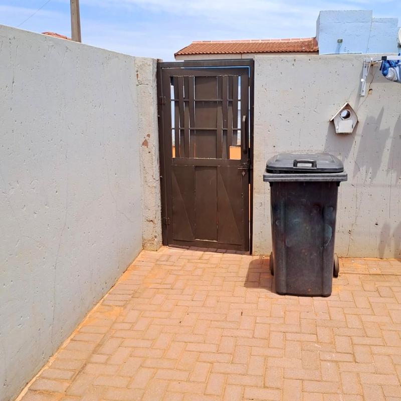 1 Bedroom Property for Sale in Bram Fischerville Gauteng