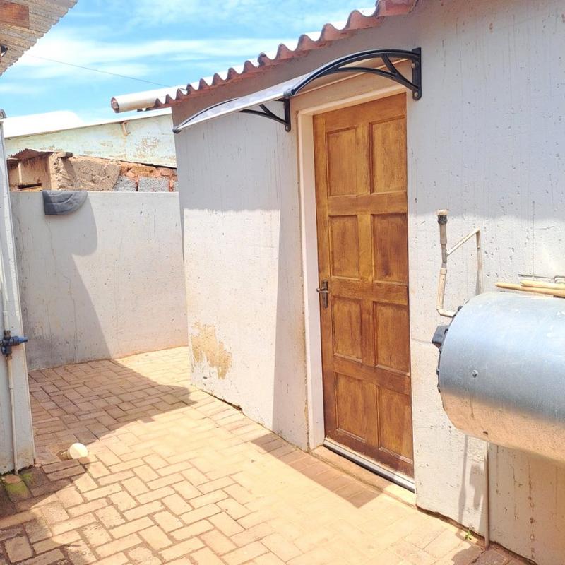 1 Bedroom Property for Sale in Bram Fischerville Gauteng