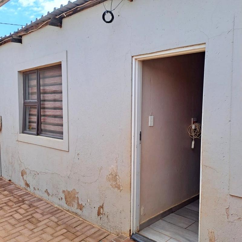 1 Bedroom Property for Sale in Bram Fischerville Gauteng