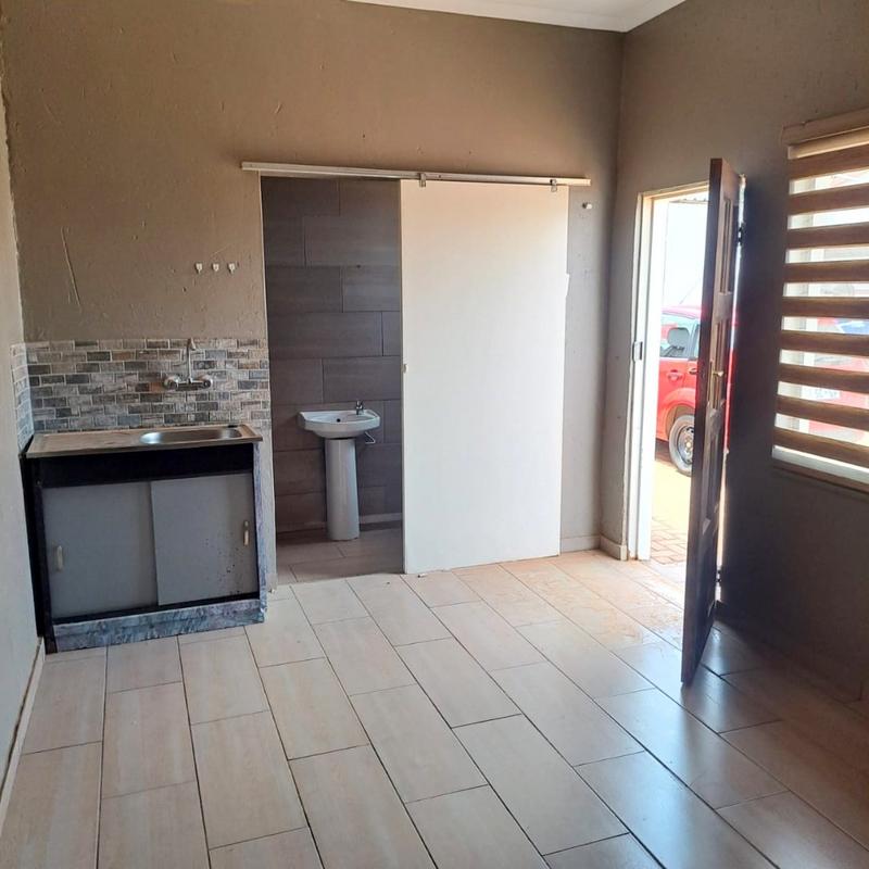 1 Bedroom Property for Sale in Bram Fischerville Gauteng