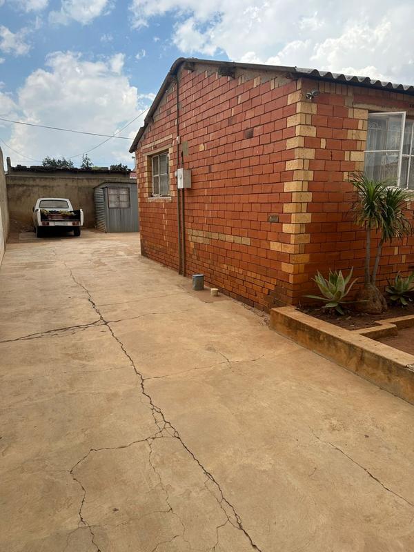 2 Bedroom Property for Sale in Naledi Gauteng