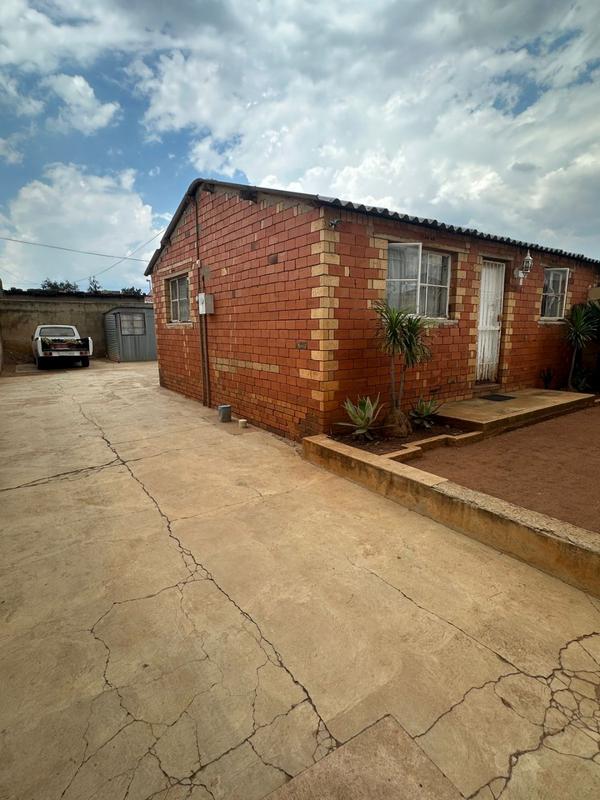 2 Bedroom Property for Sale in Naledi Gauteng