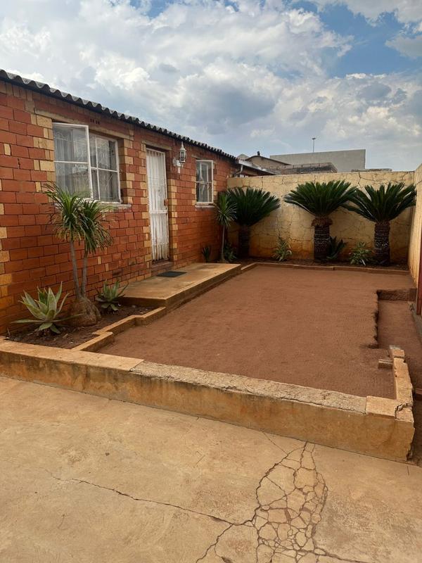 2 Bedroom Property for Sale in Naledi Gauteng