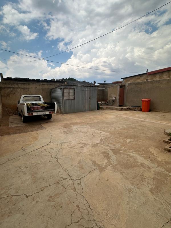 2 Bedroom Property for Sale in Naledi Gauteng