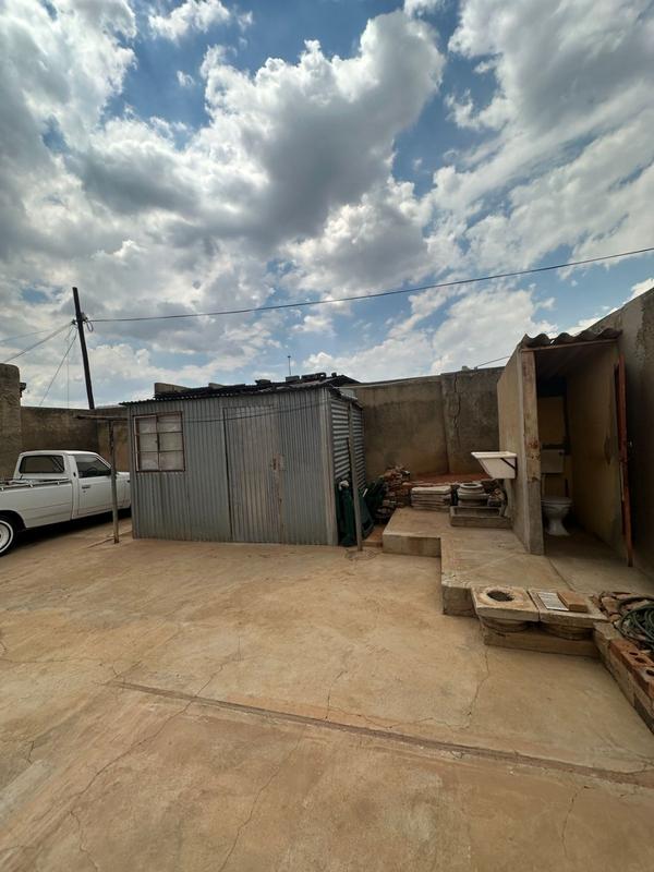 2 Bedroom Property for Sale in Naledi Gauteng