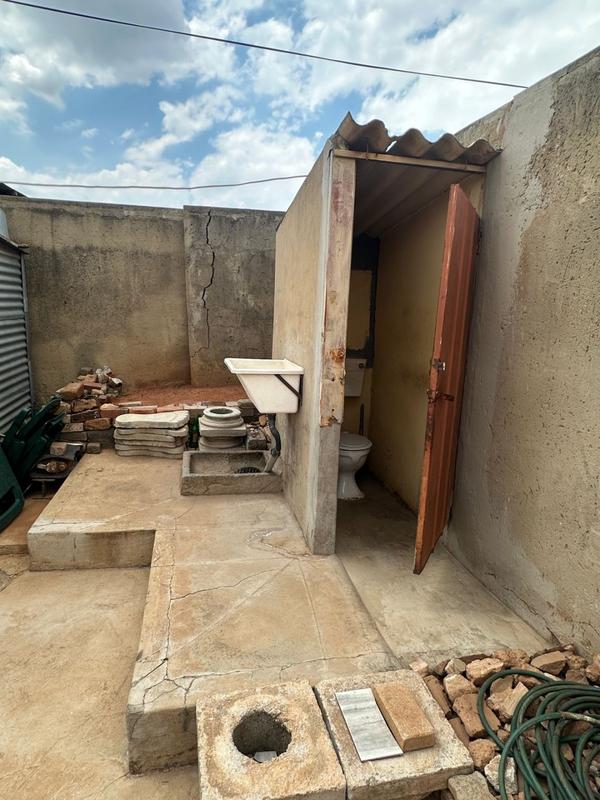 2 Bedroom Property for Sale in Naledi Gauteng