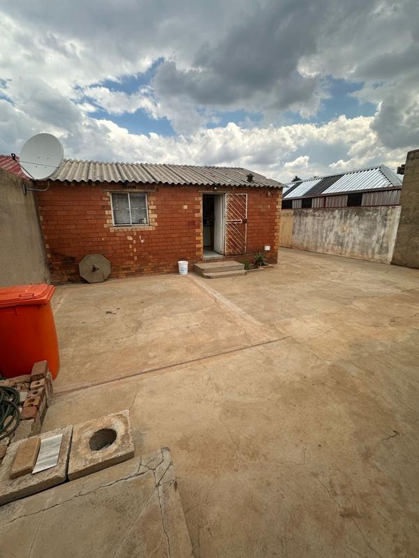 2 Bedroom Property for Sale in Naledi Gauteng