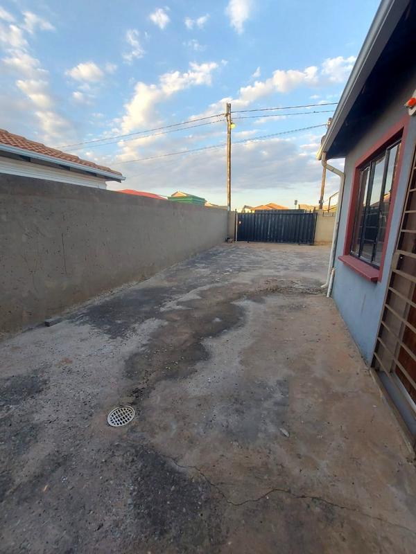 2 Bedroom Property for Sale in Protea Glen Gauteng