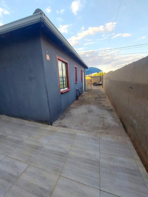 2 Bedroom Property for Sale in Protea Glen Gauteng