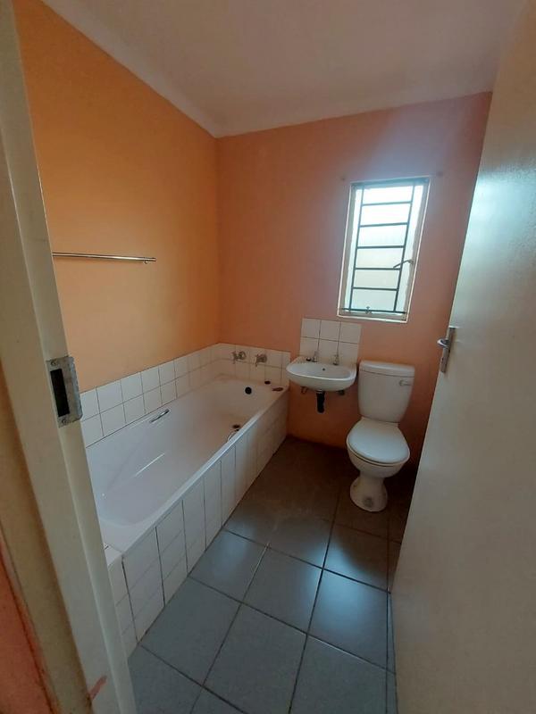 2 Bedroom Property for Sale in Protea Glen Gauteng