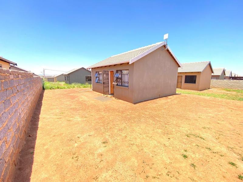 2 Bedroom Property for Sale in Toekomsrus Gauteng