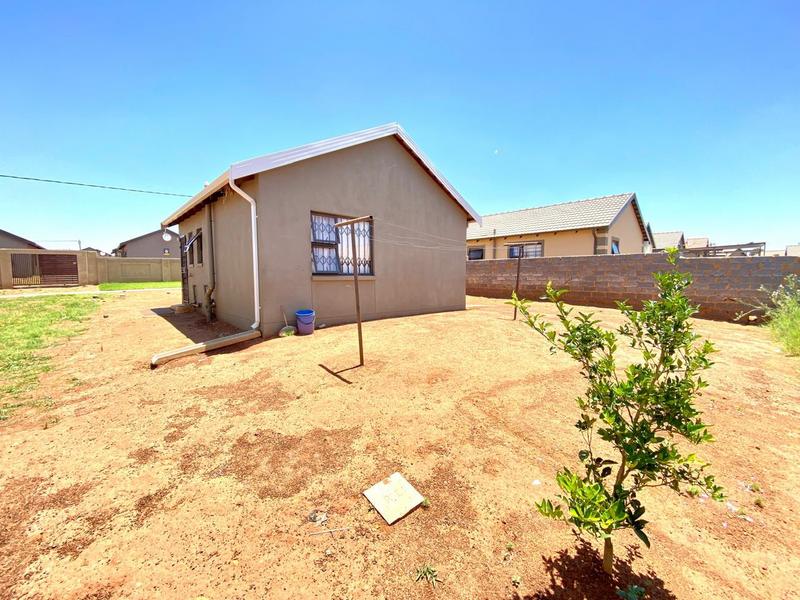 2 Bedroom Property for Sale in Toekomsrus Gauteng