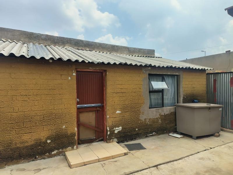 2 Bedroom Property for Sale in Mapetla Gauteng