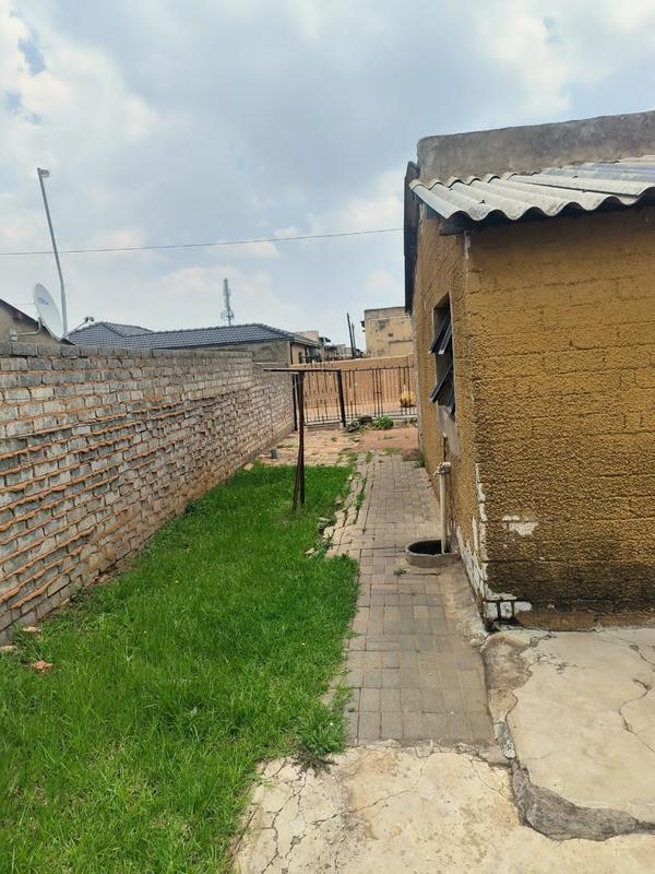 2 Bedroom Property for Sale in Mapetla Gauteng