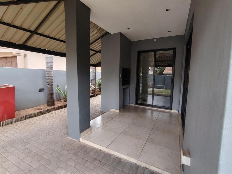 4 Bedroom Property for Sale in Pierre Van Ryneveld Gauteng