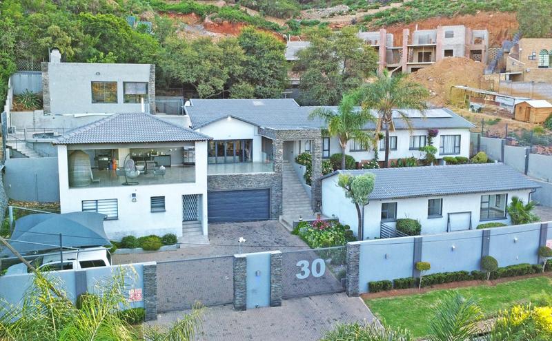 9 Bedroom Property for Sale in Glenvista Gauteng