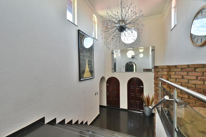 8 Bedroom Property for Sale in Oakdene Gauteng