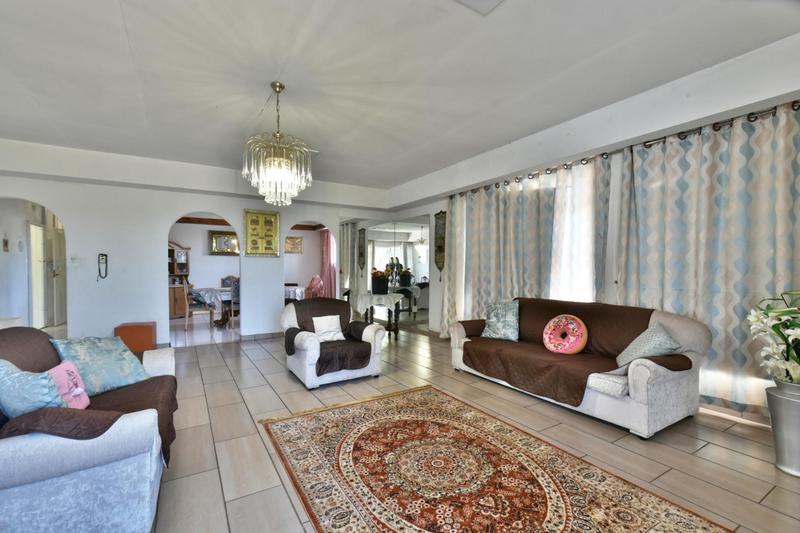 8 Bedroom Property for Sale in Oakdene Gauteng