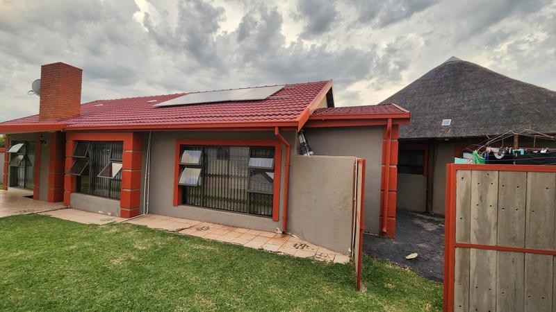 6 Bedroom Property for Sale in Montana Tuine Gauteng